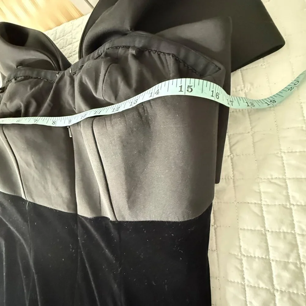 Badgley Mischka Black Strapless Velvet Dress W/ Oversized Bow Detail Size 6 - Picture 6 of 8